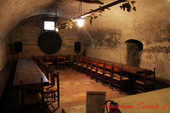 Small wineries often have enough room to host tastings for quite big groups.