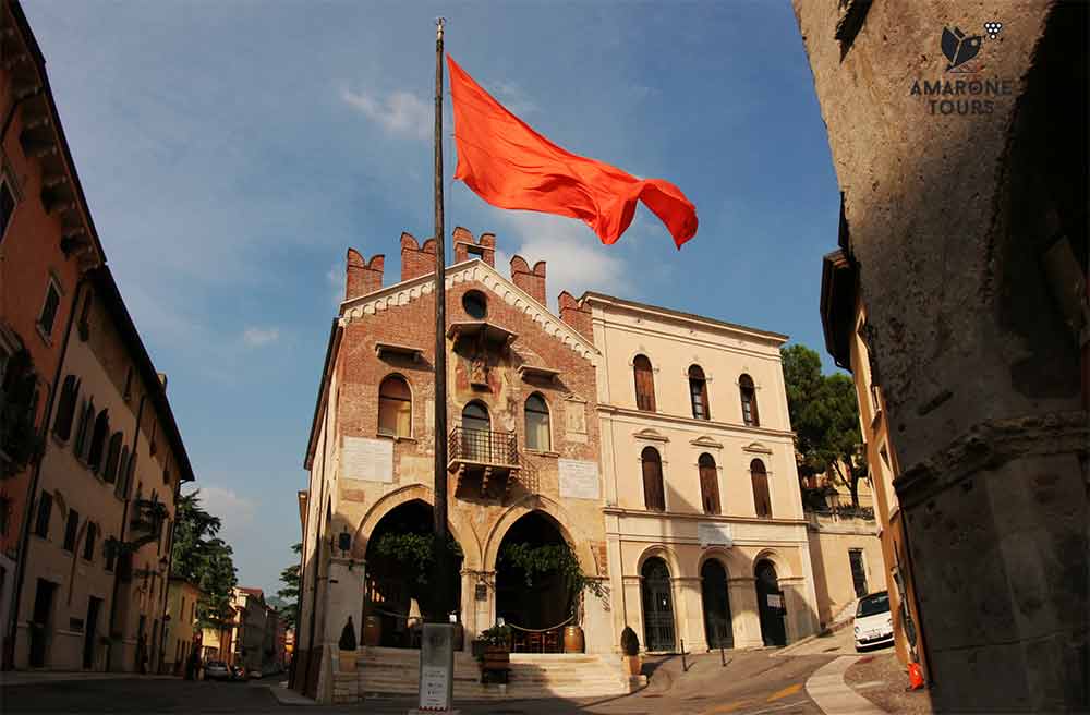 Soave, central square with flagpole